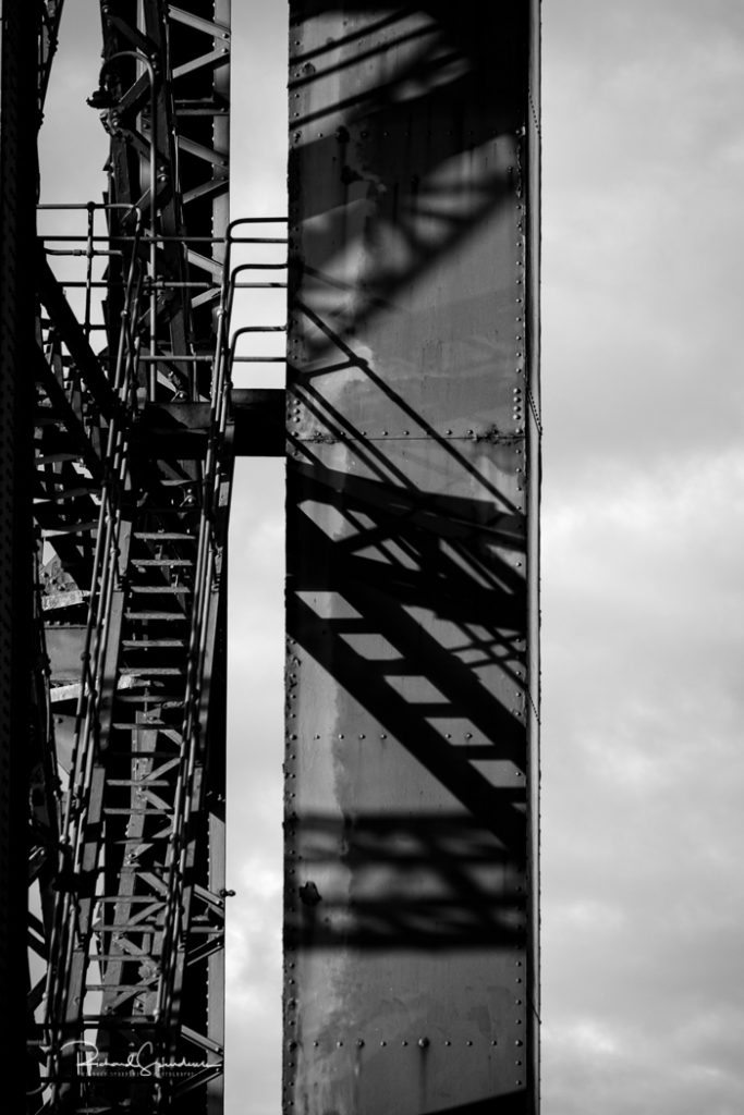 Structures and shadow on the the finnieston crane structure