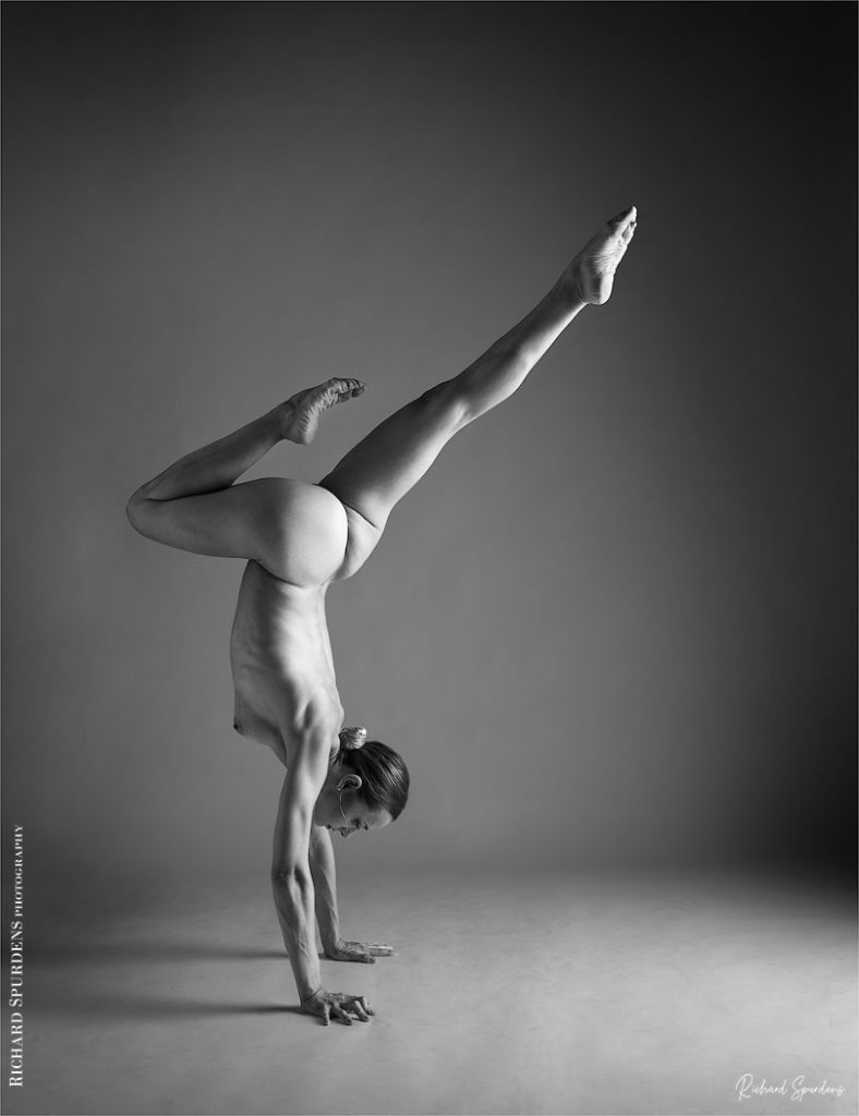 Artisitic nude photography - Artistic nude Photographer - dancer performing a handstand